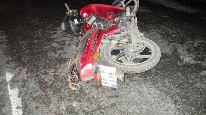 Motosiklet Otomobile &Ccedil;arptı: 1 Yaralı