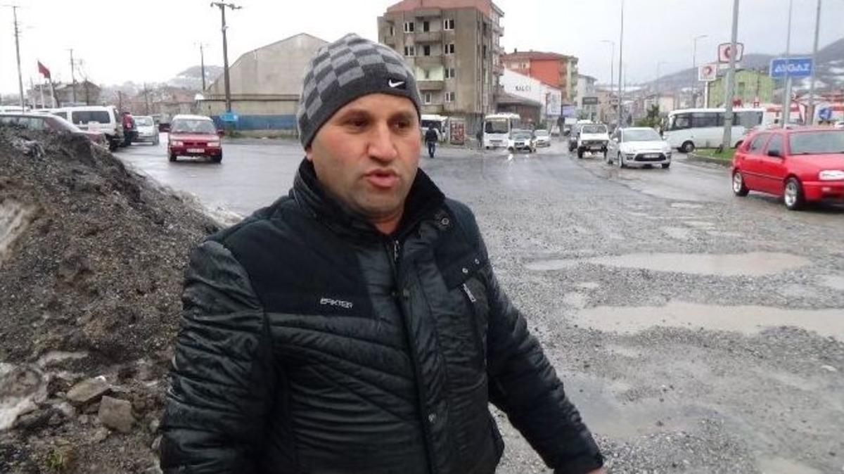 G&uuml;l&uuml;&ccedil; Kepez Arasında Yeni Asfaltlanan Yol Bozuldu