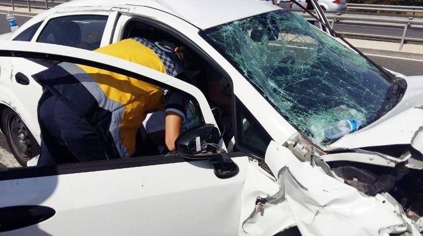 Edremit Yolunda Korkutan Kaza: 2 Yaralı