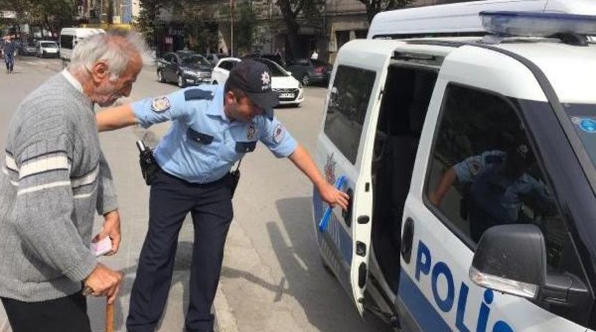 Elinde 20 Bin Lira Ile Gezen Yaşlı Adama Polis Koruması