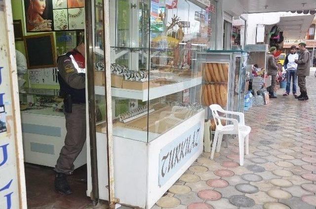 (&ouml;zel Haber) Kuyumcu Soyguncuları G&uuml;venlik Kamerasına Yakalandı 1