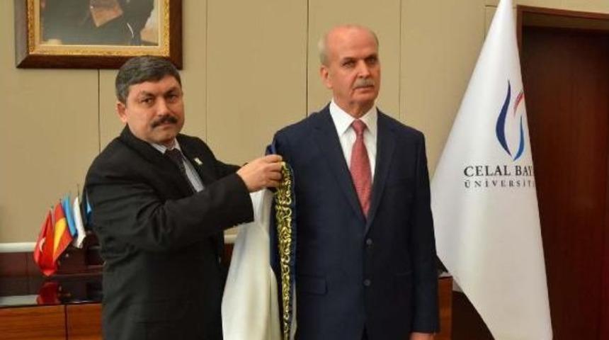 Cb&uuml;'de rekt&ouml;rl&uuml;k devir teslimi yapıldı