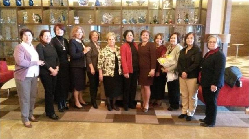 Yardım İ&ccedil;in Bir Araya Geldiler