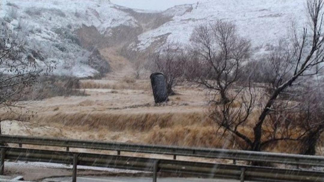 Pendik&rsquo;te Yolu Su Bastı