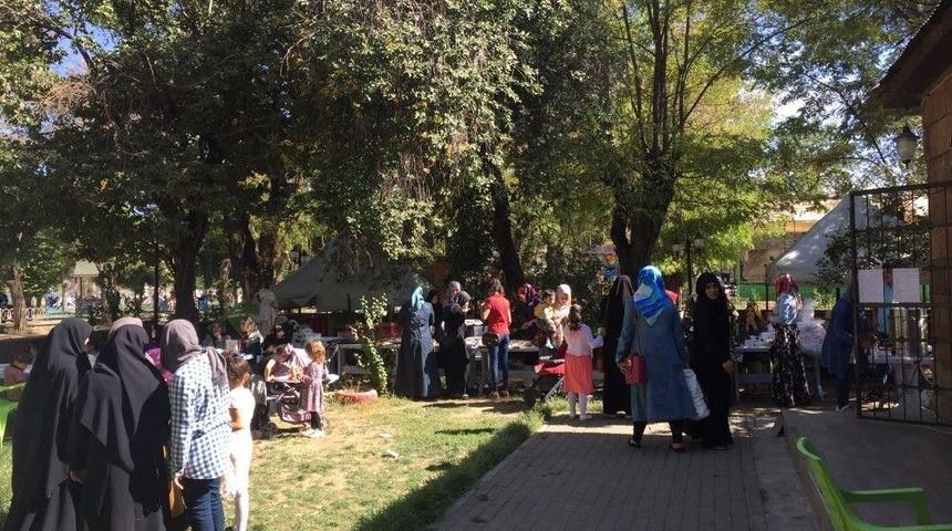 Arakan İ&ccedil;in Yardım Kermesi