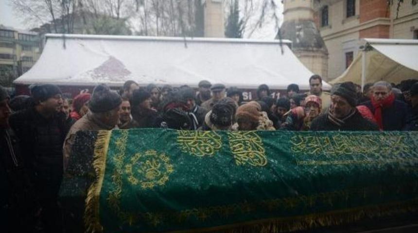 Beylikd&uuml;z&uuml;&rsquo;Nde Yangında &Ouml;len Anne-Kız Son Yolculuğuna Uğurlandı