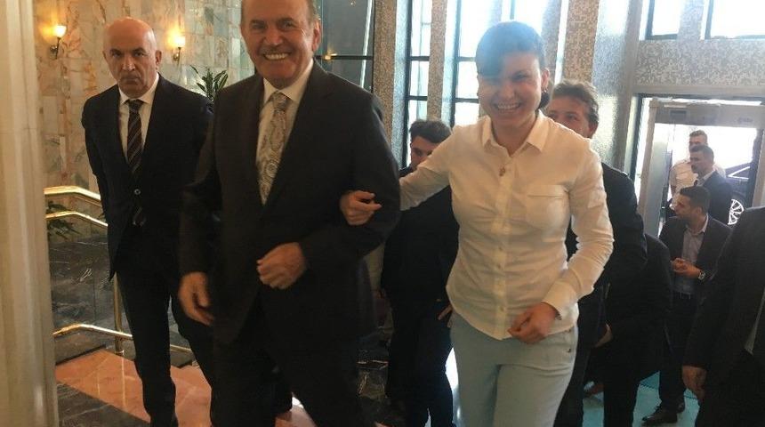 Topbaş İstifasının Ardından Arkadaşlarıyla Vedalaşmak İ&ccedil;in İbb&rsquo;ye Geldi