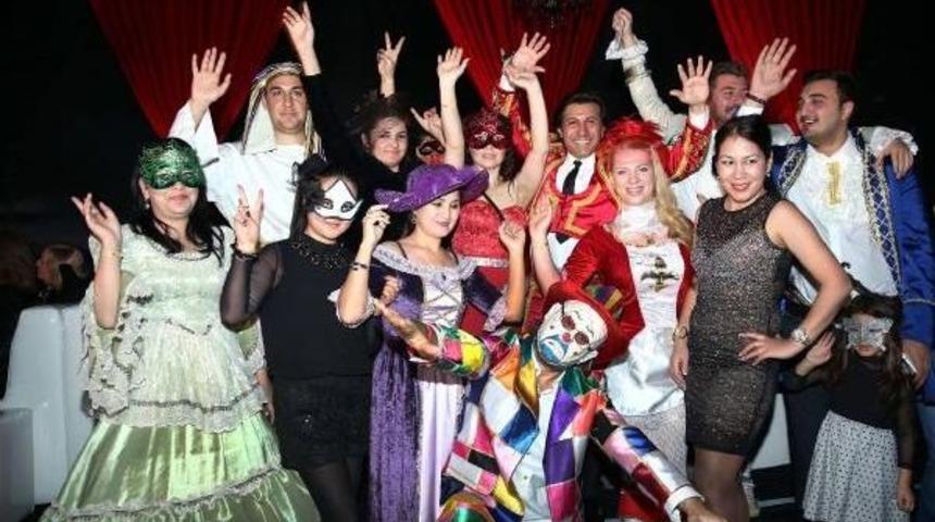 Dosso Dossi'de G&uuml;nd&uuml;z Moda, Gece Eğlence