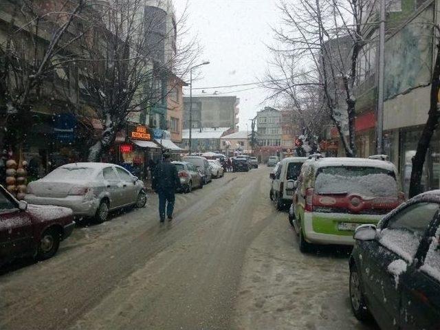 Saray’da Kar Yağışı Etkisini Göstermeye Başladı