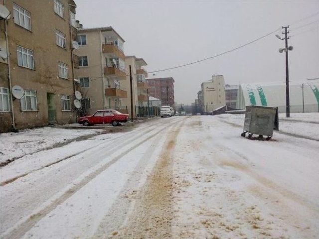 Saray’da Kar Yağışı Etkisini Göstermeye Başladı