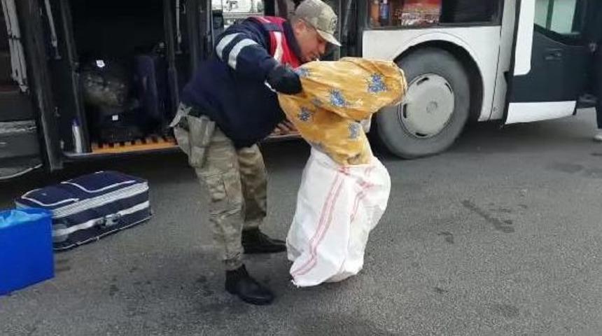 &Ccedil;uvalında Esrar Bulunan Suriyeli G&ouml;zaltına Alındı