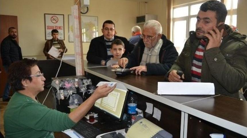 Yunusemre Belediyesi&rsquo;nde Vezneler Hafta Sonu Da A&ccedil;ık