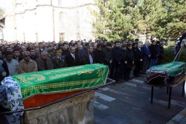 Kazada &ouml;len &ouml;ğretmenler i&ccedil;in nevşehir de cenaze namazı 1