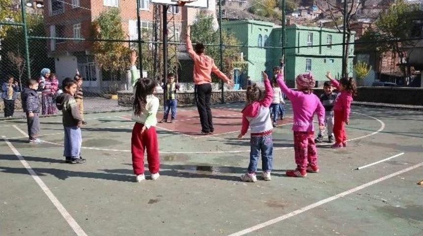 Diyarbakır&rsquo;da &Ccedil;ocuklara Spor Alışkanlığı D&uuml;zenleniyor