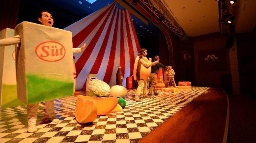 Obezitenin Zararları Tiyatroyla Anlatıldı