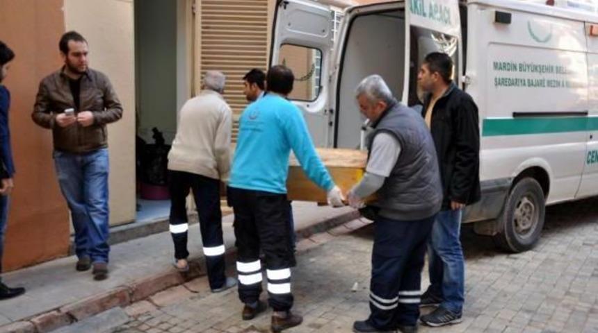 Suriyeli k&uuml;rt sığınmacı, kalaşnikofla anne- babasını taradı