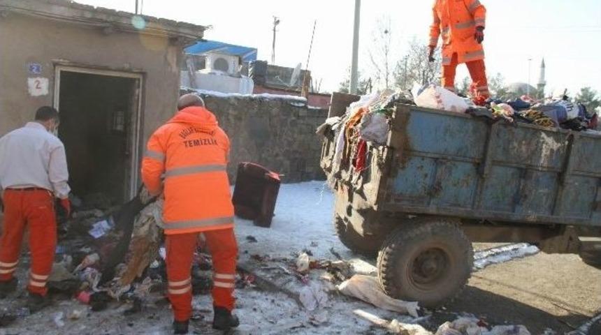 2 Odalı Evden 10 Trakt&ouml;r &Ccedil;&ouml;p &Ccedil;ıkarıldı