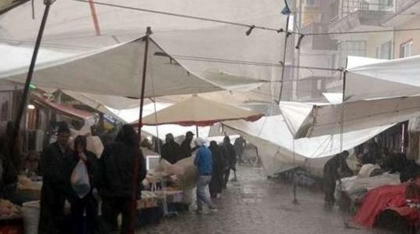 Burhaniye&rsquo;de Ani Bastıran Yağmur Pazarcıları Vurdu