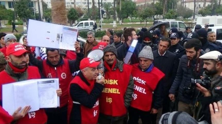İşten &Ccedil;ıkarılan İş&ccedil;iler Topladıkları İmzaları Meclise G&ouml;t&uuml;rd&uuml;