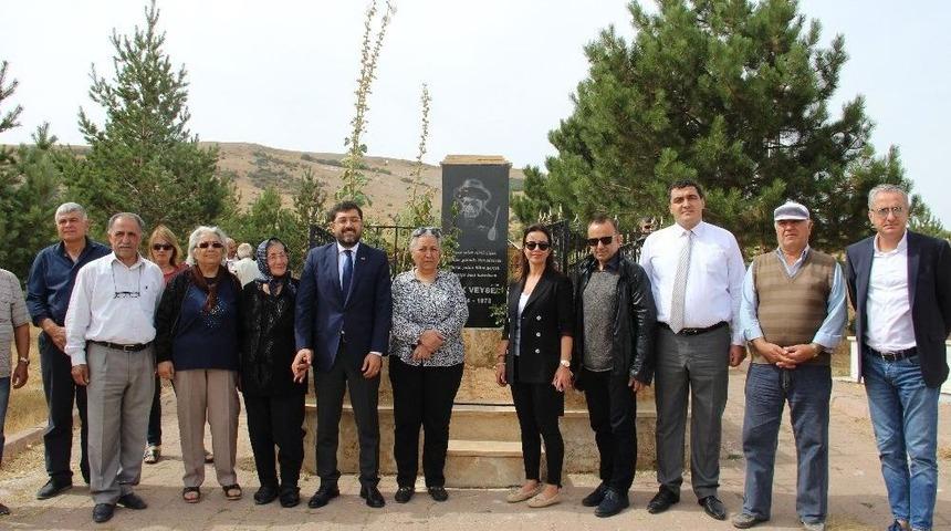 Beşiktaş Belediye Başkanı Hazinedar, Aşık Veysel&rsquo;in K&ouml;y&uuml;n&uuml; Ziyaret Etti