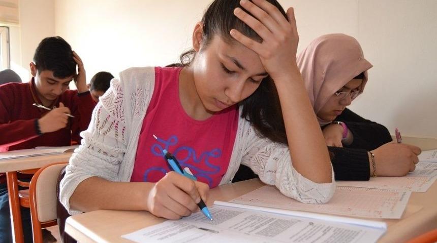 Eyy&uuml;biye&rsquo;deki Gen&ccedil;lik Merkezleri 39 &Ouml;ğrenciyi &Uuml;niversiteye Yerleştirdi