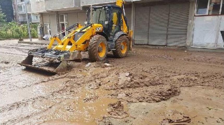 Arhavi&rsquo;De Sel Gitti, &Ccedil;amur Kaldı