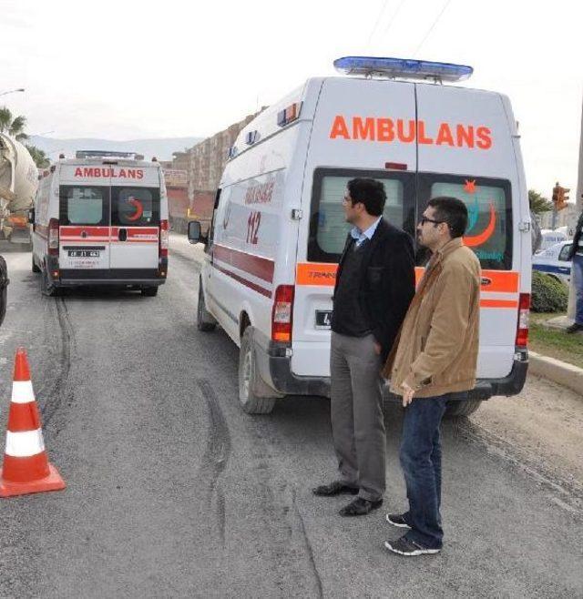 Kavşakta iki ambulans çarpıştı