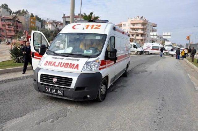 Kavşakta iki ambulans çarpıştı