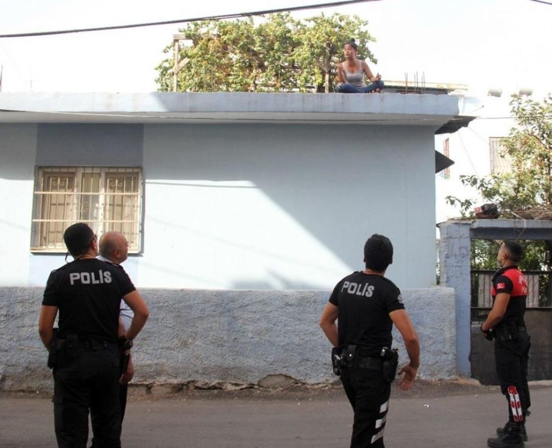 Şarkılı, Şiirli İntihar Girişimi