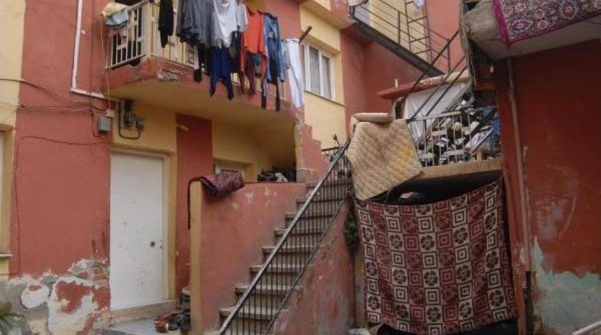 İzmir'de, parktan topladıkları mantarı yiyen 14 suriyeli zehirlendi (2)