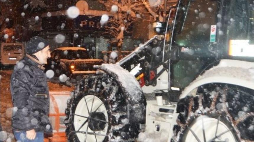 Yeni Yıldırım&rsquo;da Kar Ulaşıma Engel Değil