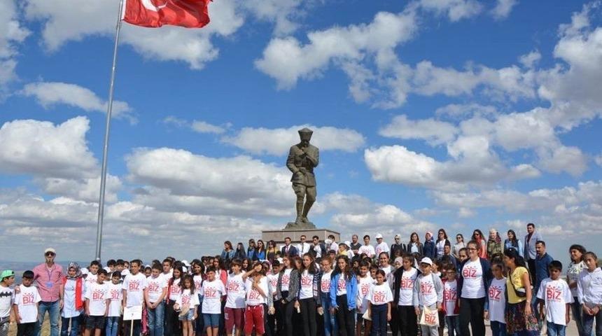 Tunceli&rsquo;den Gelen &Ouml;ğrenciler Afyonkarahisar&rsquo;da Ağırlandı