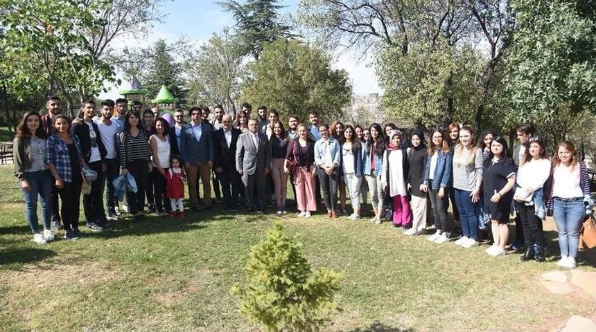 Başkan Yağcı, İzmir&rsquo;den Gelen &Uuml;niversite &Ouml;ğrencileriyle Bir Araya Geldi