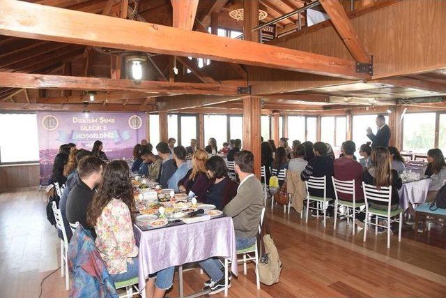 Başkan Yağcı, İzmir’den Gelen Üniversite Öğrencileriyle Bir Araya Geldi