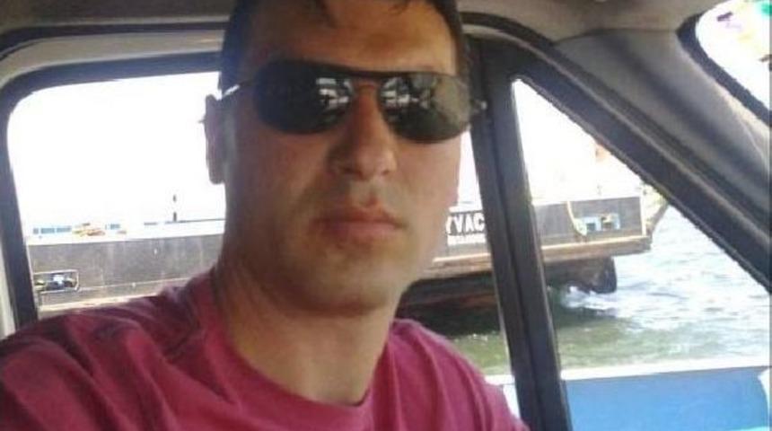 Babasının &Ouml;l&uuml;m&uuml;nden Sorumlu Tuttuğu Kişiyi D&ouml;vd&uuml;