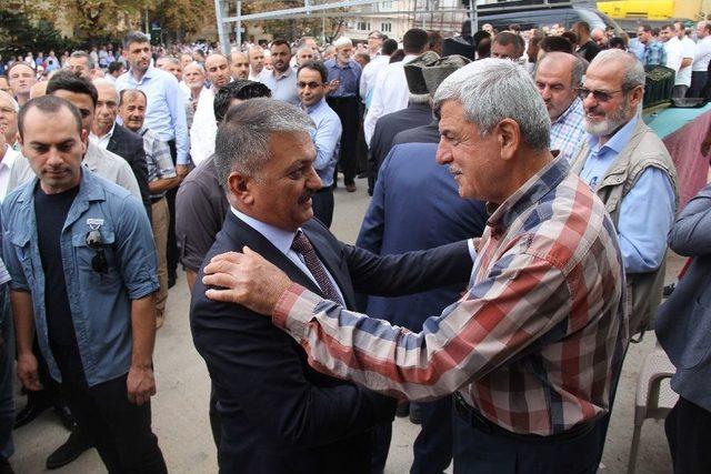 Başkan Karaosmanoğlu&rsquo;nun Babası Son Yolculuğuna Uğurlandı 1