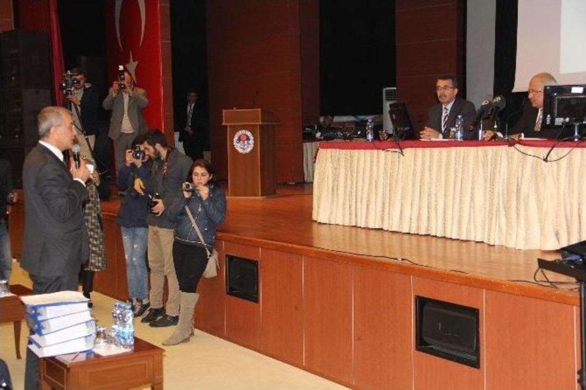 İşten &Ccedil;ıkarılan İş&ccedil;iler Mersin Meclisine Damga Vurdu