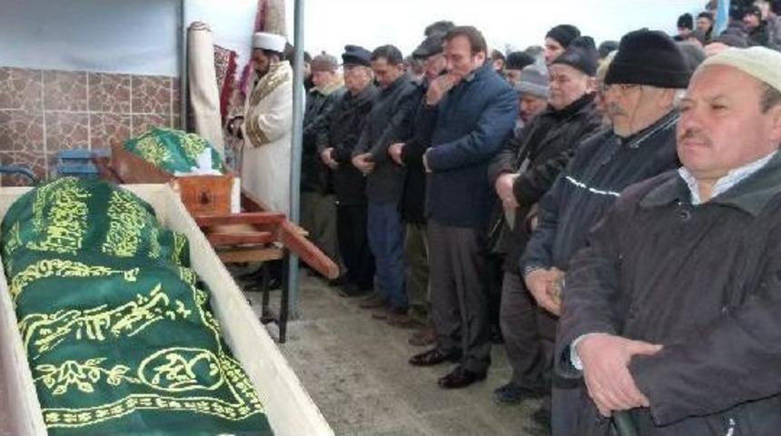 Bafra'da G&ouml;lde Kaybolan 4 Kişiyi Arama &Ccedil;alışmaları S&uuml;r&uuml;yor (2)