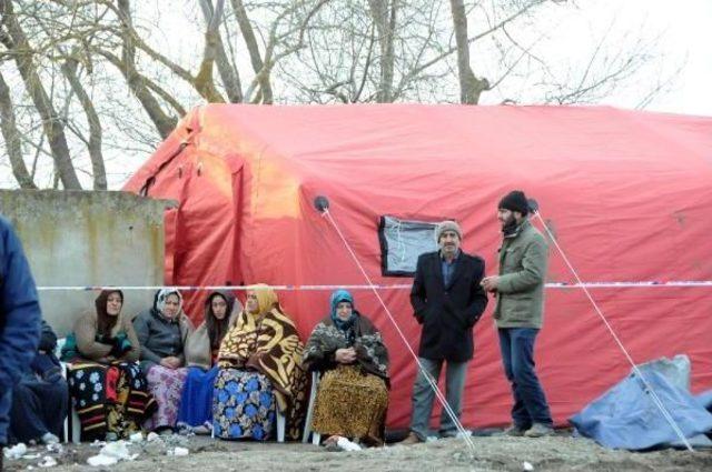 Bafra'da Gölde Kaybolan 4 Kişiyi Arama Çalışmaları Sürüyor (2)