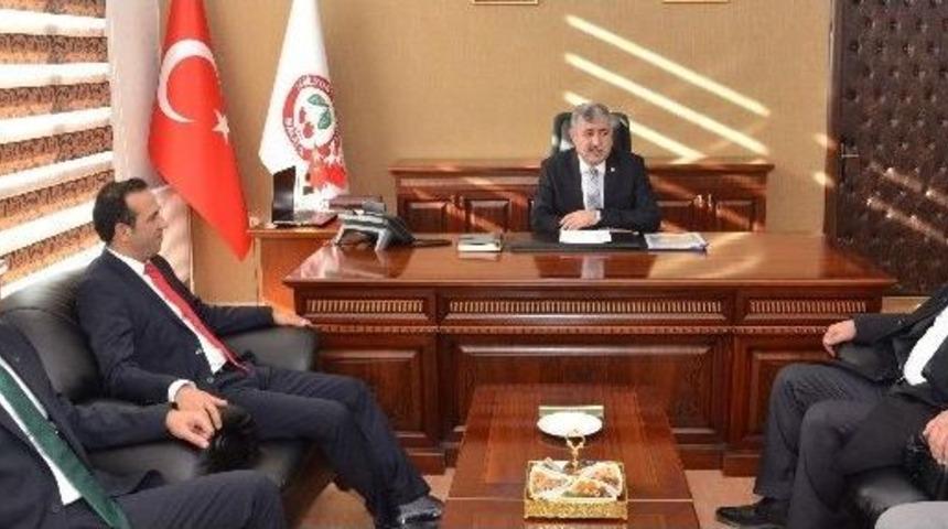 Yeni Malatyaspor Y&ouml;netiminden, Yeşilyurt Belediyesi&rsquo;ne Ziyaret