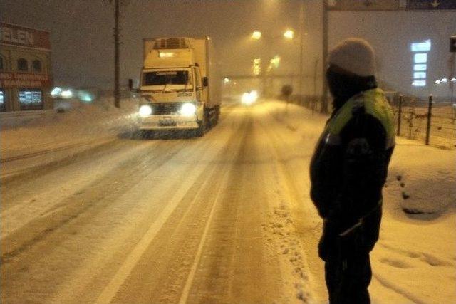 Kar, K&uuml;tahya&rsquo;da Hayatı Fel&ccedil; Etti 1