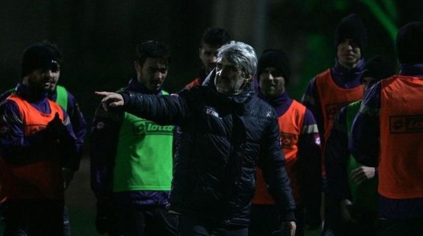 Osmanlıspor&rsquo;da Uğur T&uuml;t&uuml;neker İlk Antrenmanına &Ccedil;ıktı