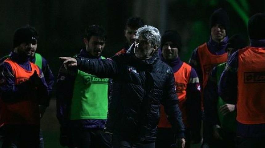 Uğur T&uuml;t&uuml;neker Ilk Antrenmanına &Ccedil;ıktı