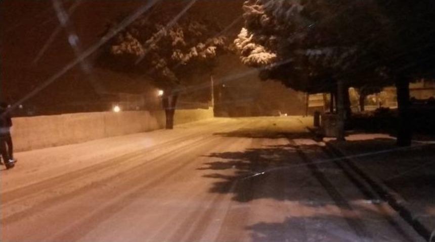 Demirci&rsquo;de Kar Hayatı Olumsuz Etkiledi