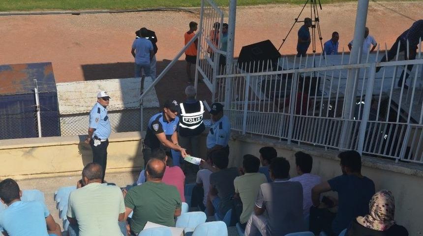 G&uuml;venli, Şiddetsiz Futbol İ&ccedil;in Broş&uuml;r Dağıtıldı