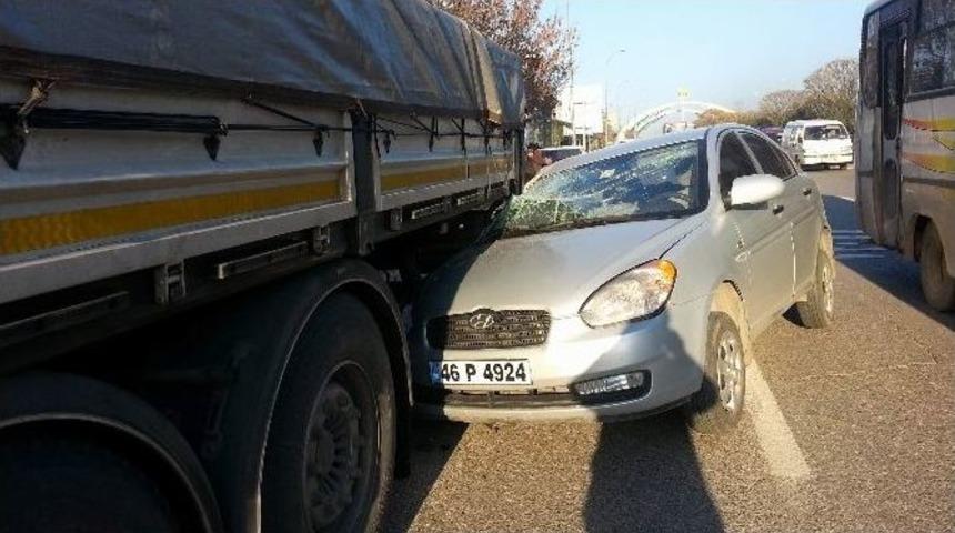 Otomobil Tır&rsquo;a &Ccedil;arptı