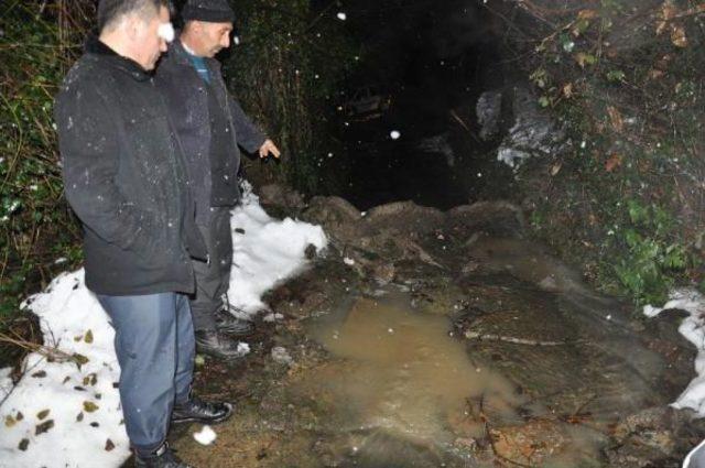 Zonguldak'ta Heyelandan Bir Ev Hasar Gördü, Yol Ulaşıma Kapandı