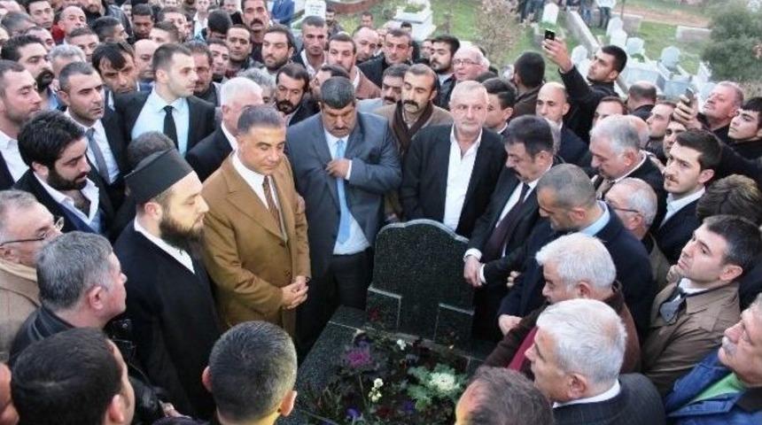 Sedat Peker, Avukatının Mezarını Ziyaret Etti