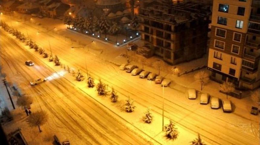 Uşak Yeniden Beyaza B&uuml;r&uuml;nd&uuml;