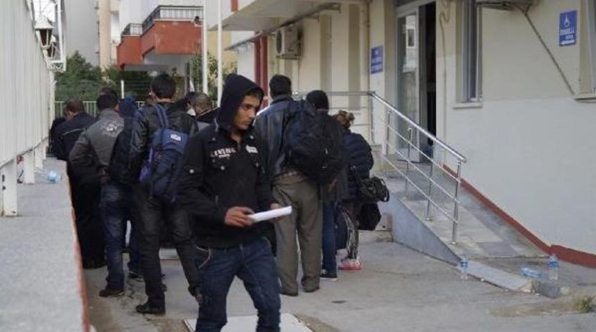 Finike&rsquo;de 101 ka&ccedil;ak yakalandı